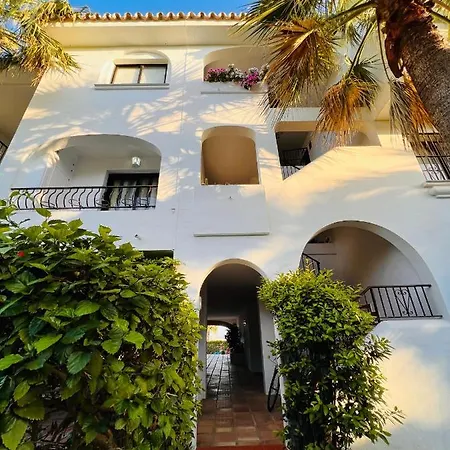 Apartment Renovated With Sea Views And Pool With Private Parking