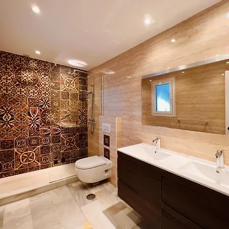 Renovated With Sea Views And Pool With Private Parking *